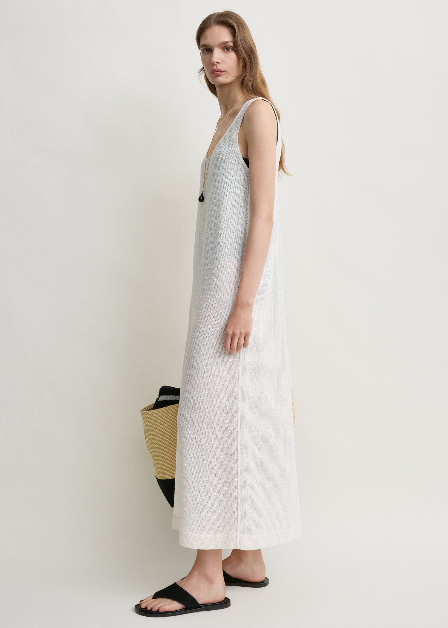 Scoop cover-up macadamia