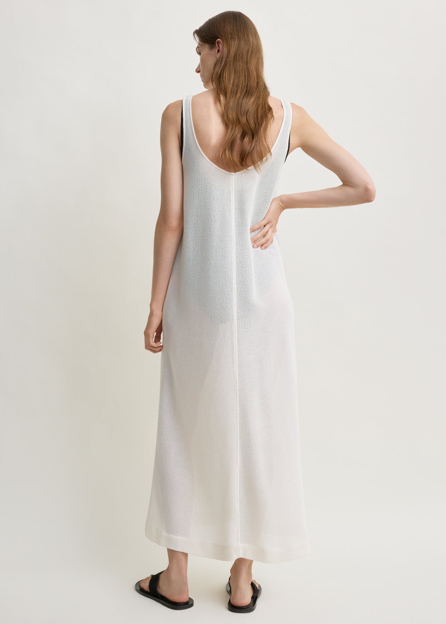 Scoop cover-up macadamia