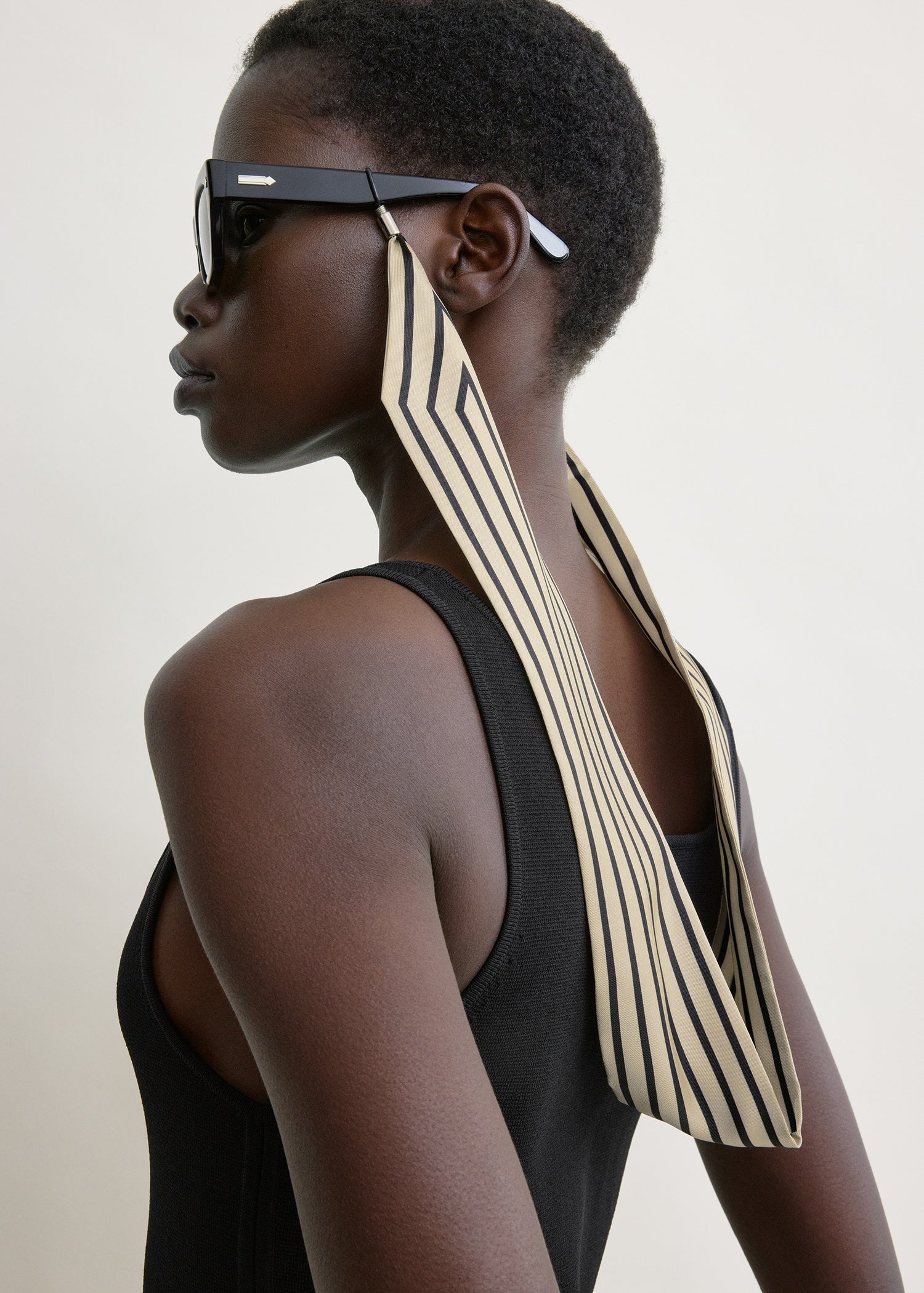 Striped sunglasses scarf ecru/black