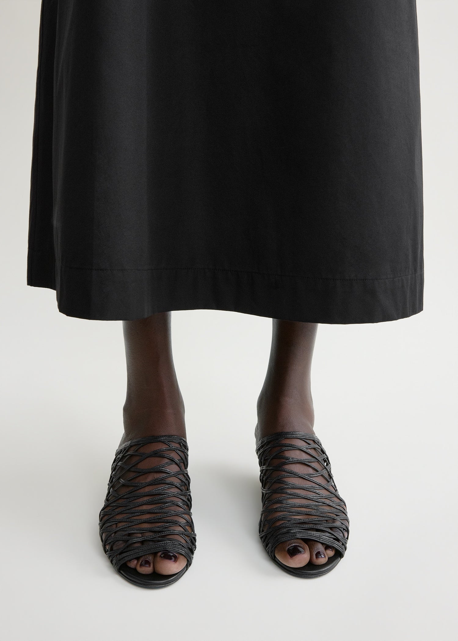 Summer woven mules black
