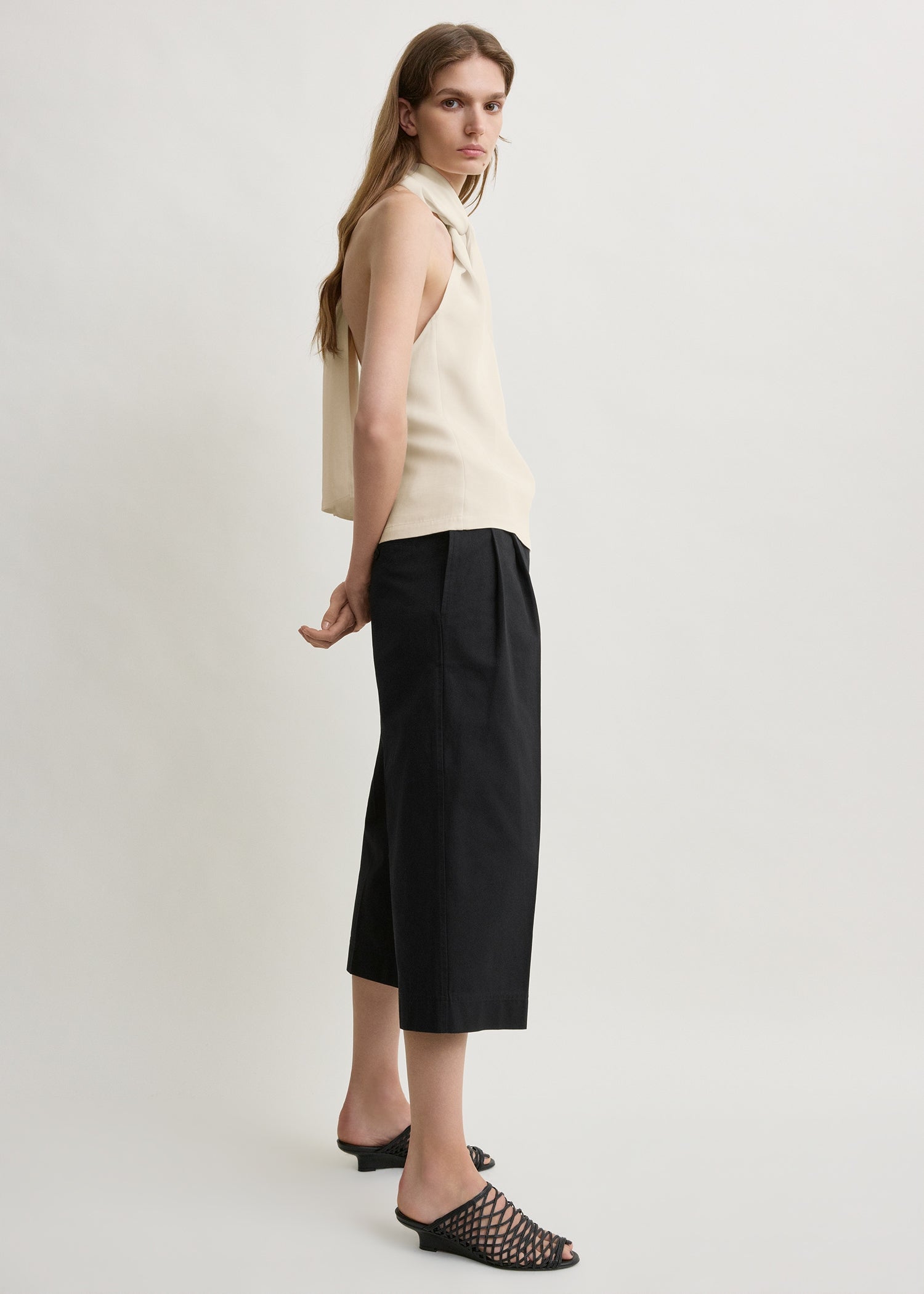Twist halter top ecru
