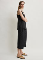 Cropped trousers black