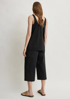 Cropped trousers black