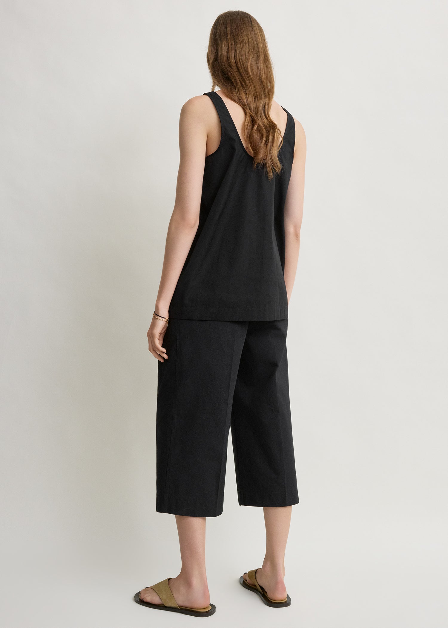 Cropped trousers black