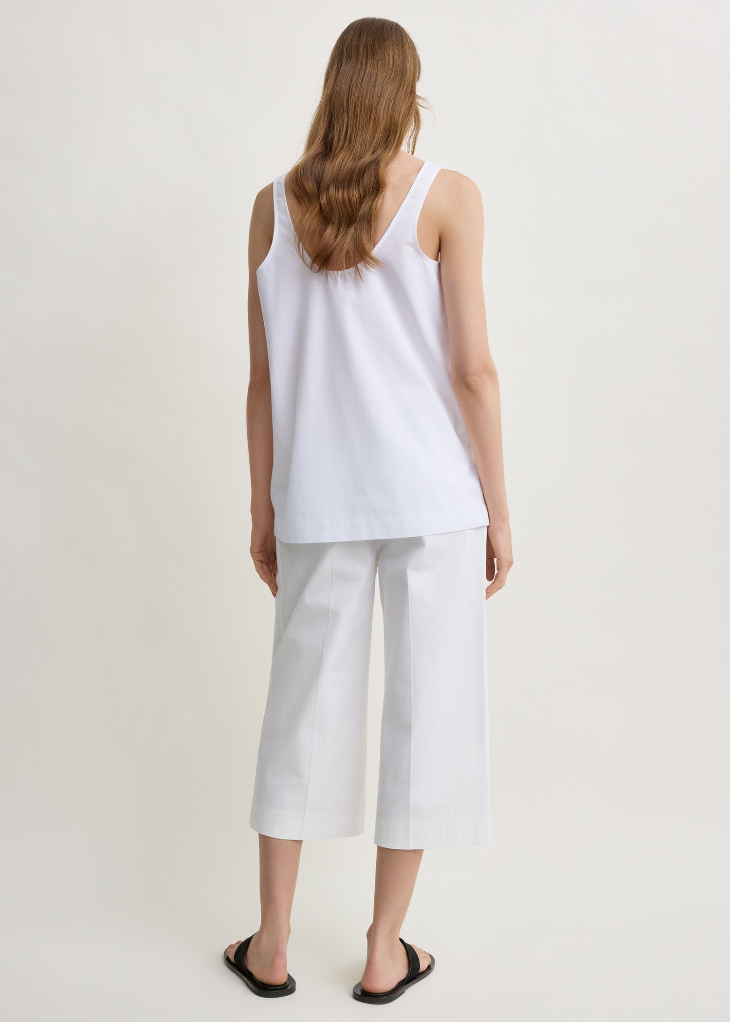 Cropped trousers white
