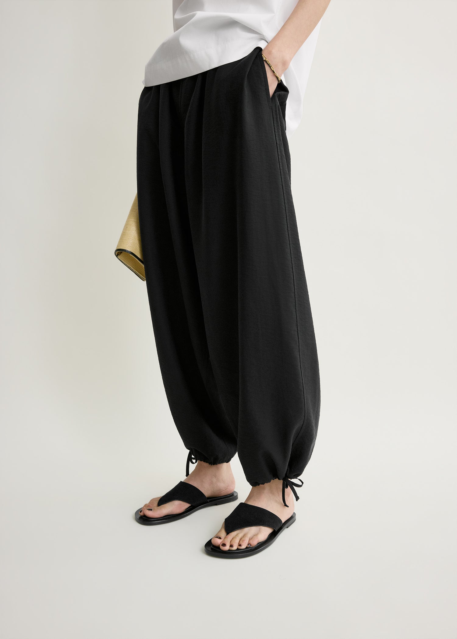 Parachute trousers black petite