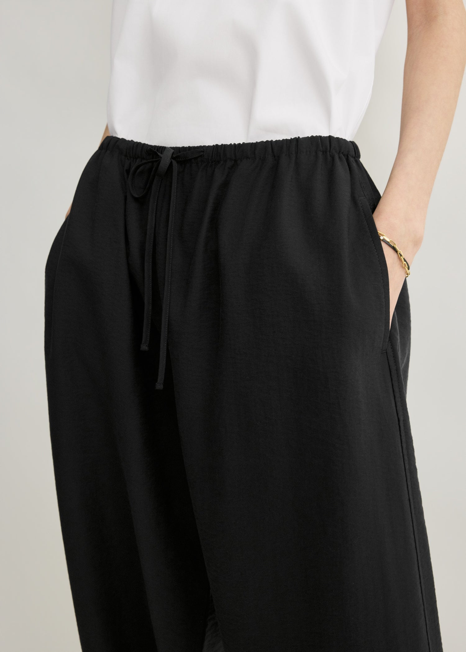 Parachute trousers black petite