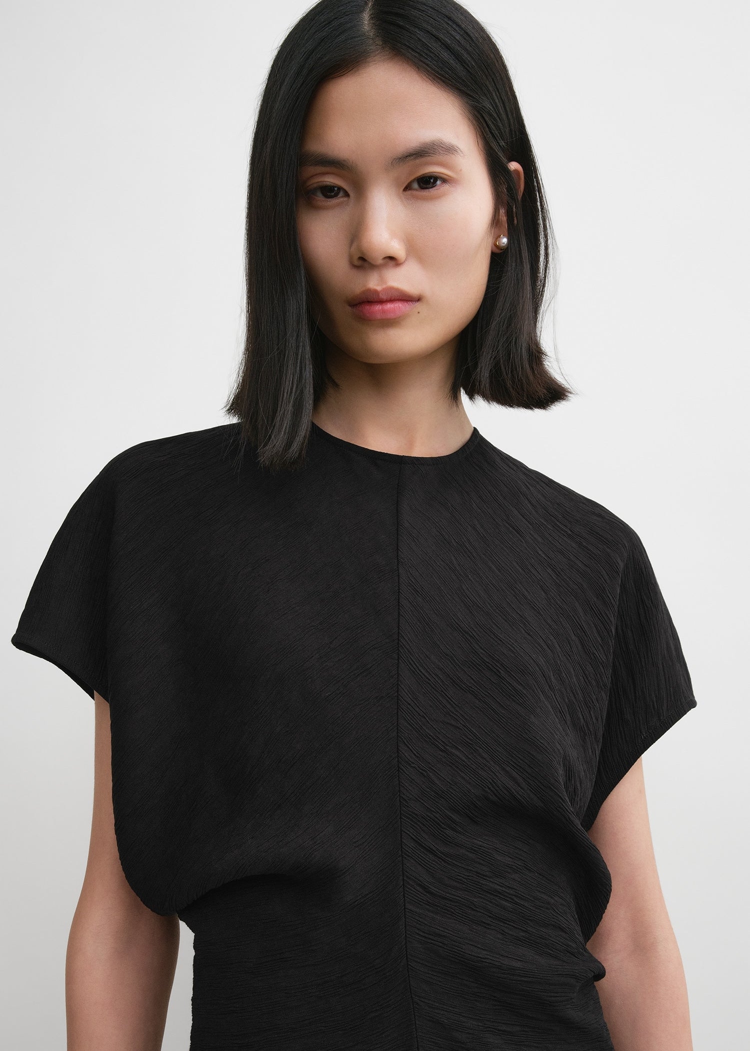 Slouch waist crinkled dress black – TOTEME Slouch waist crinkled dress black – TOTEME