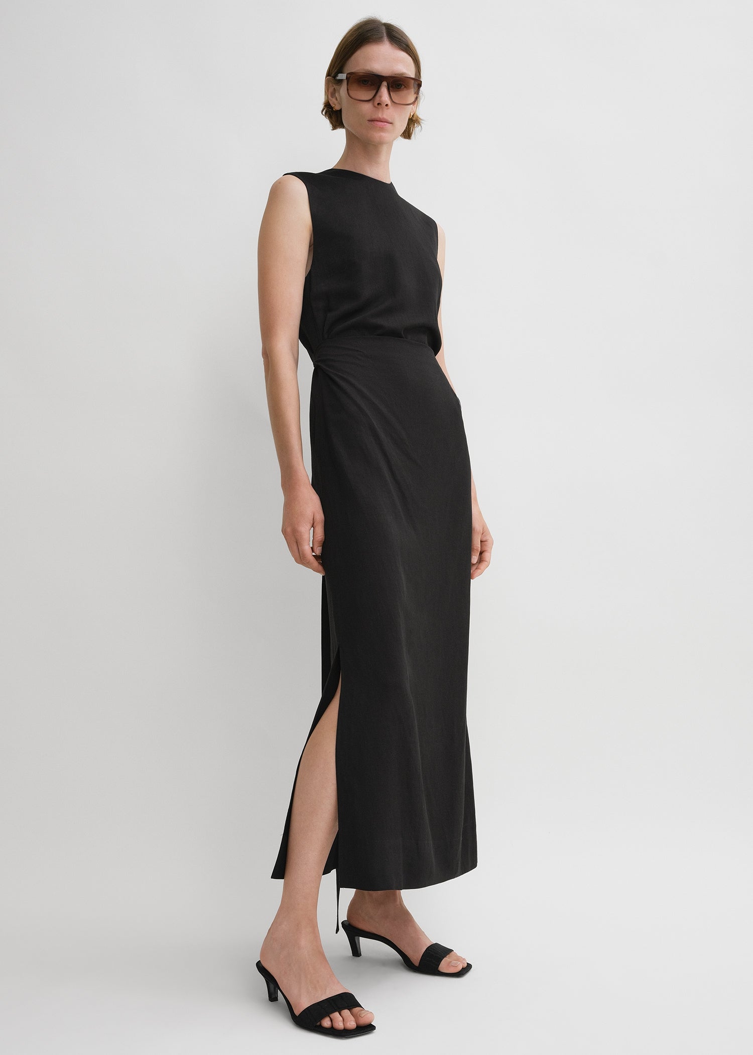 Fluid tie-waist dress black