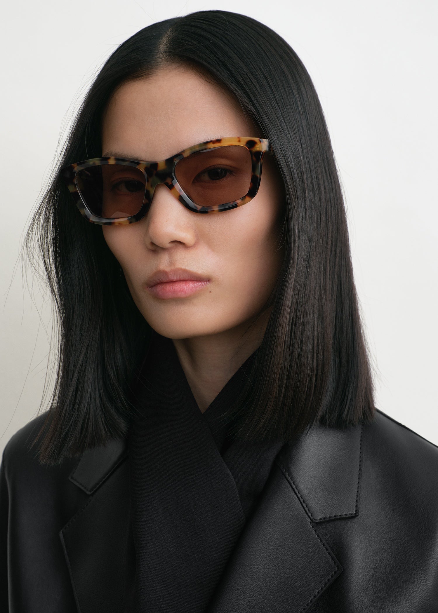 Classic sunglasses tortoise – TOTEME