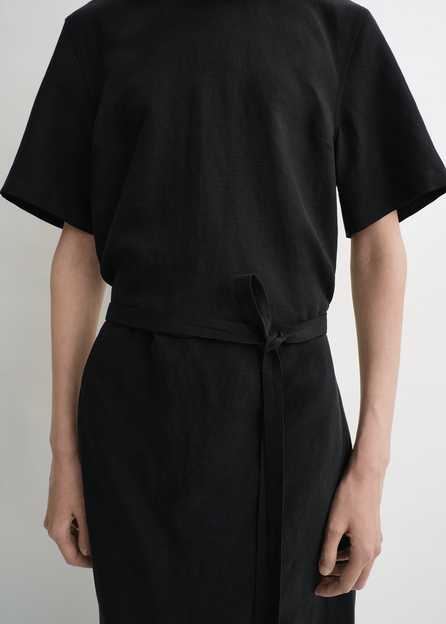 Tie-waist dress black