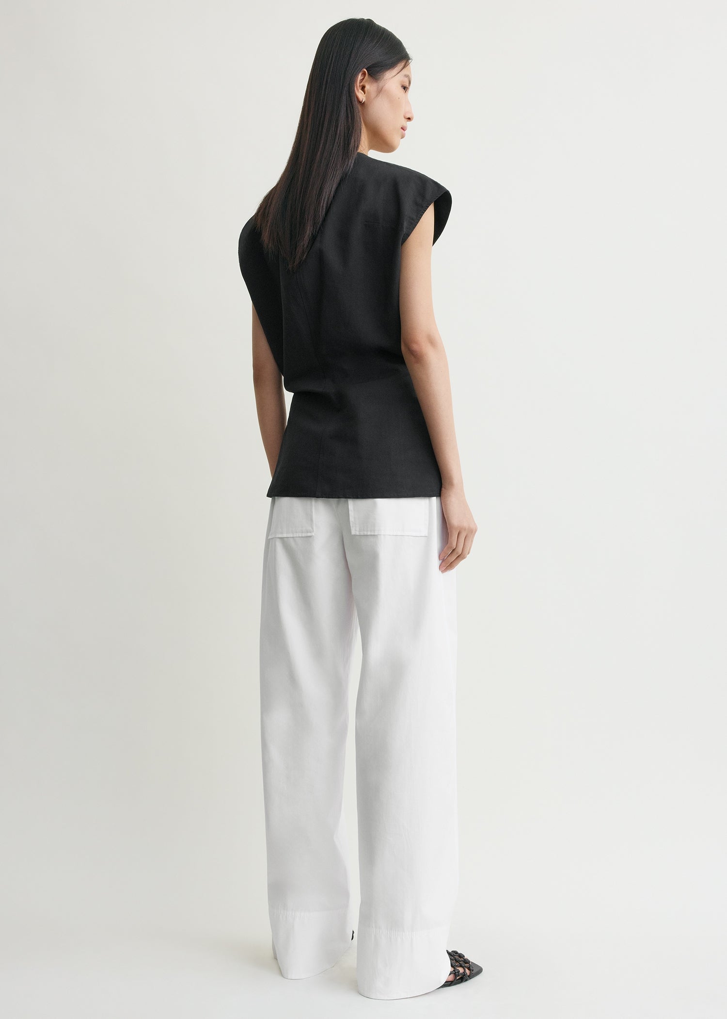 Short-sleeve wrap blouse black