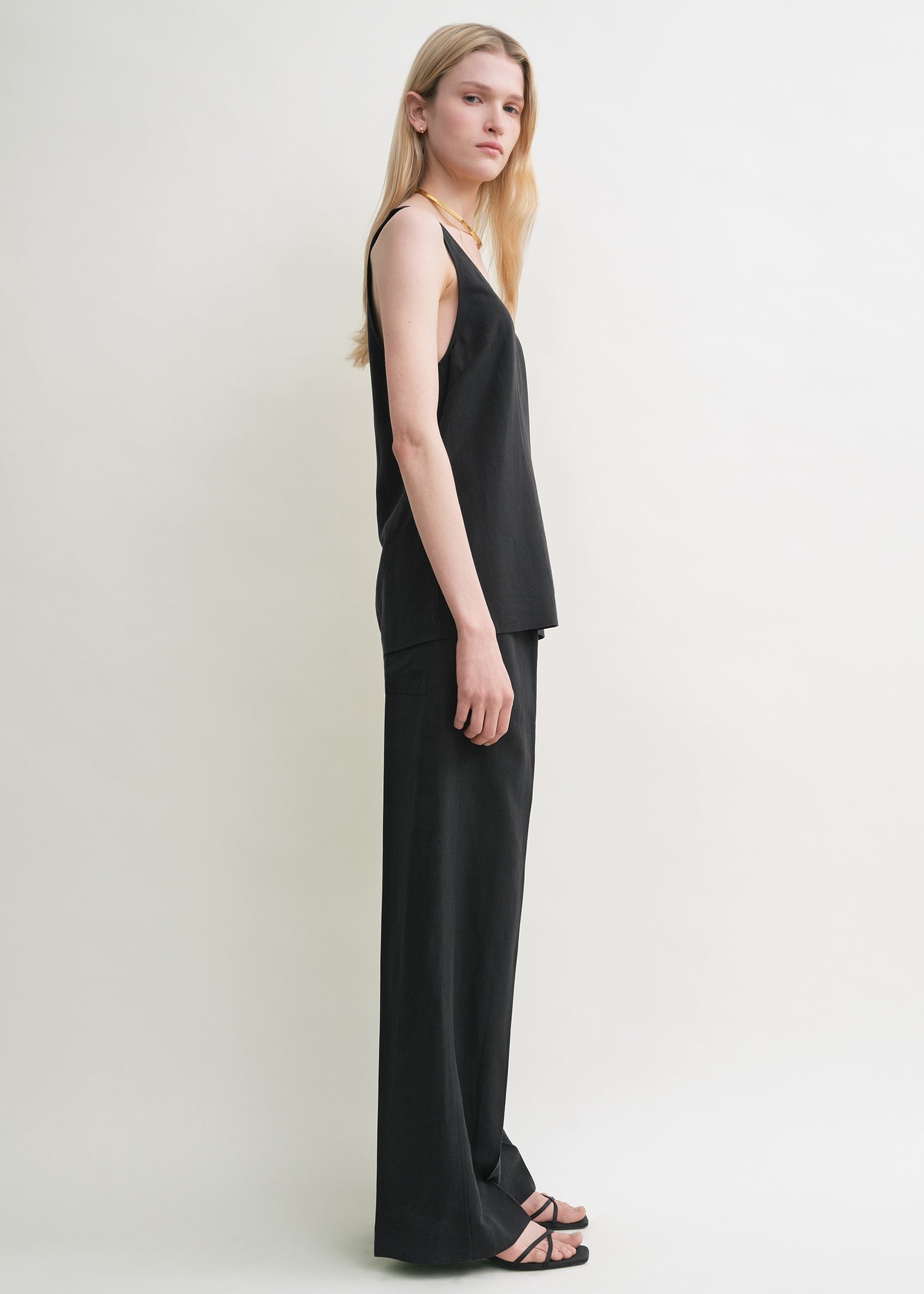 Scoop tank top black