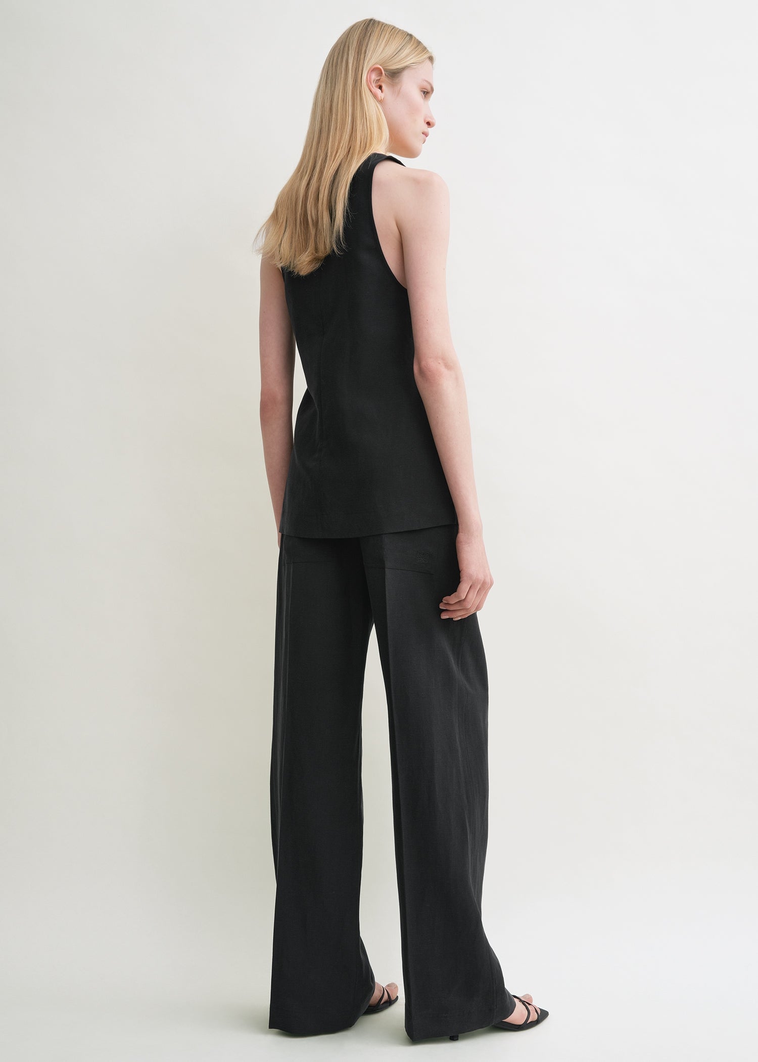 Scoop tank top black