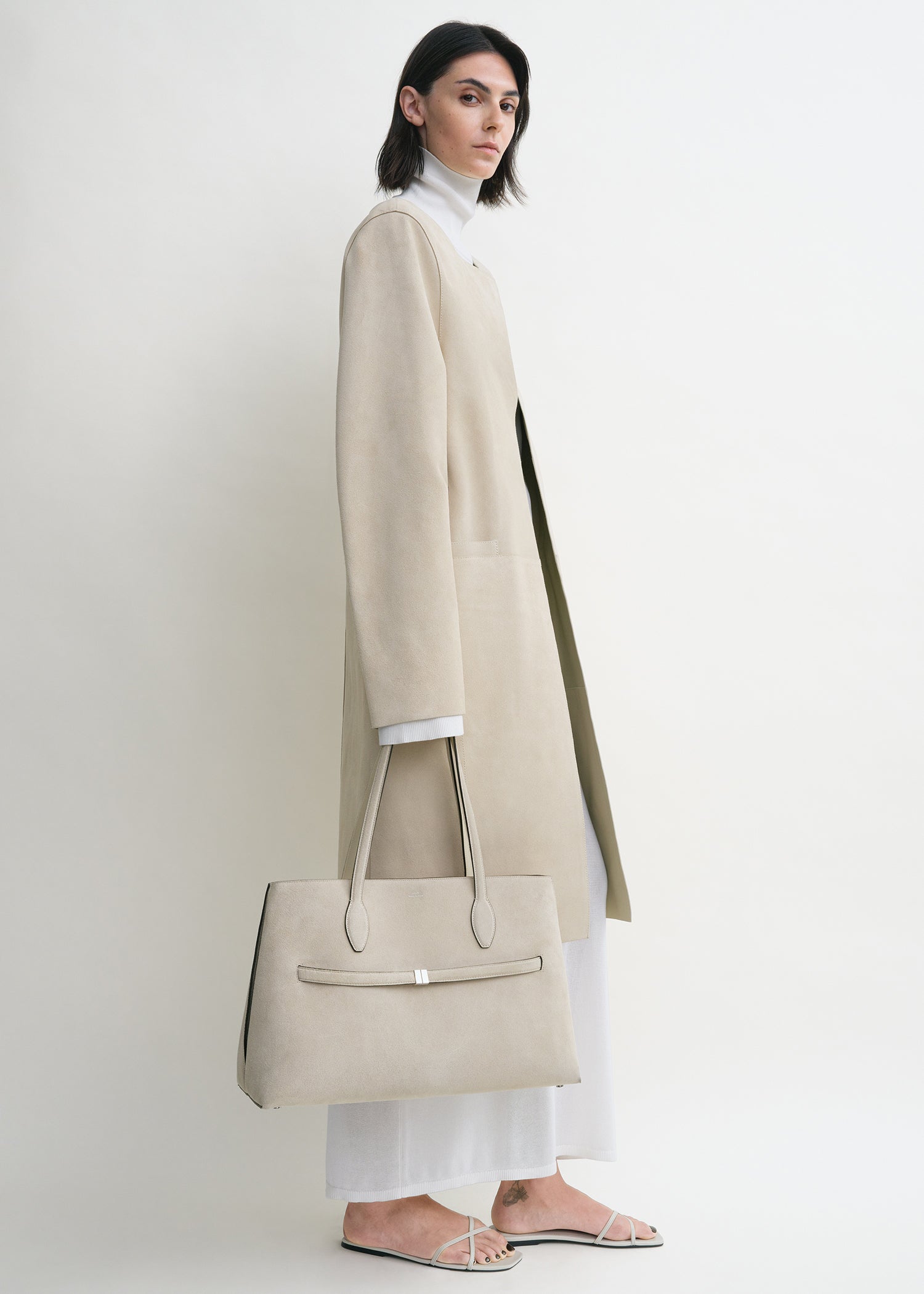 Suede lounge tote pearl