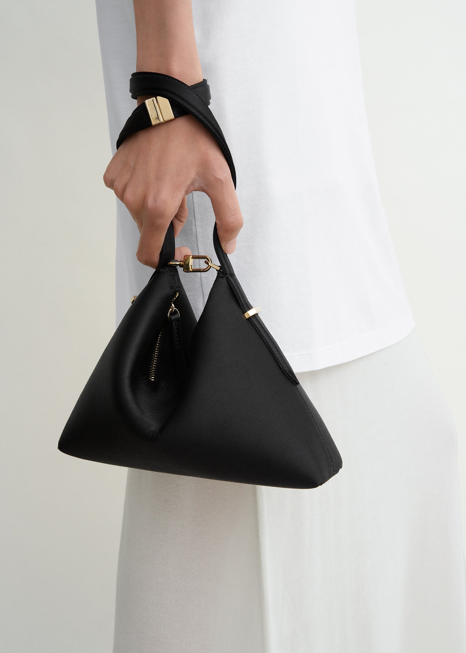 Bevel satin wristlet black