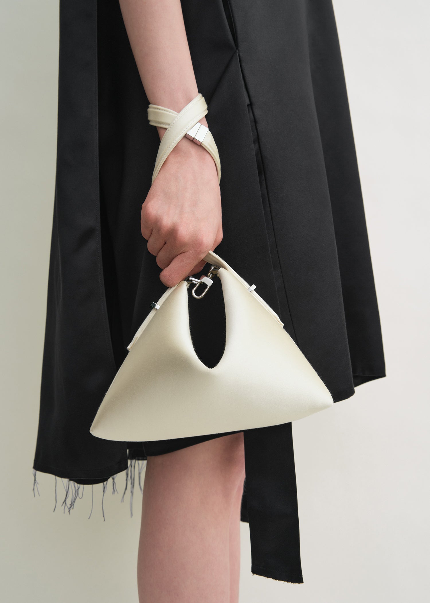 Bevel satin wristlet ecru