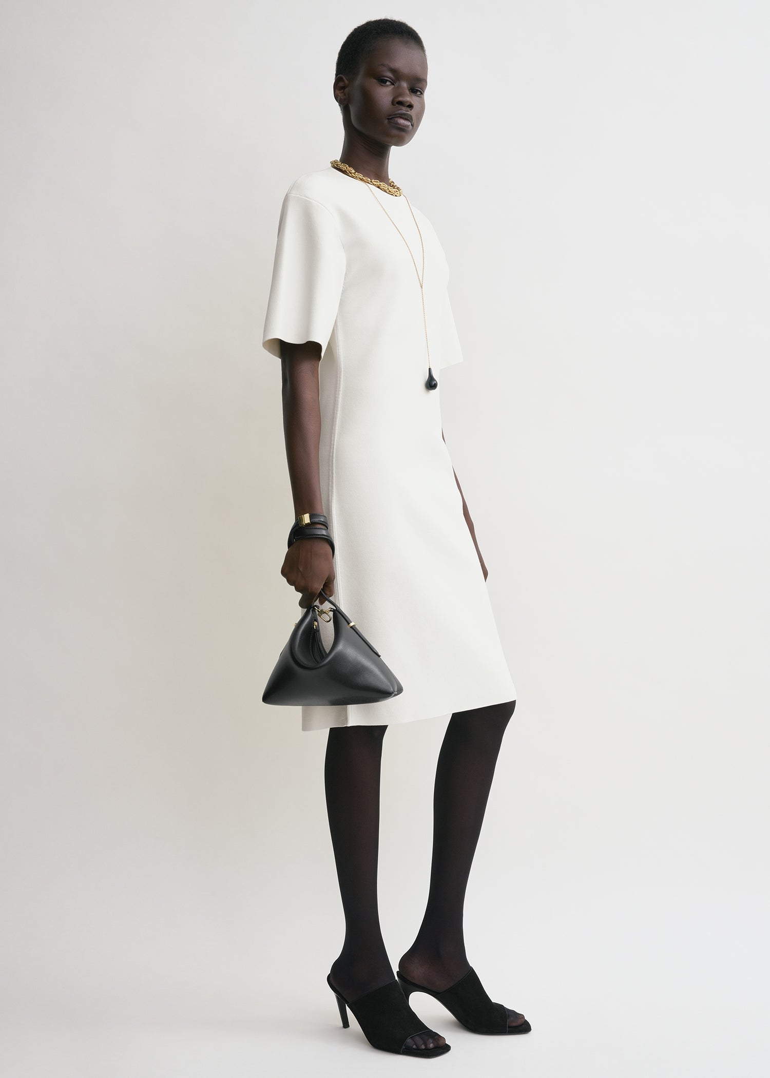 Bevel leather wristlet black
