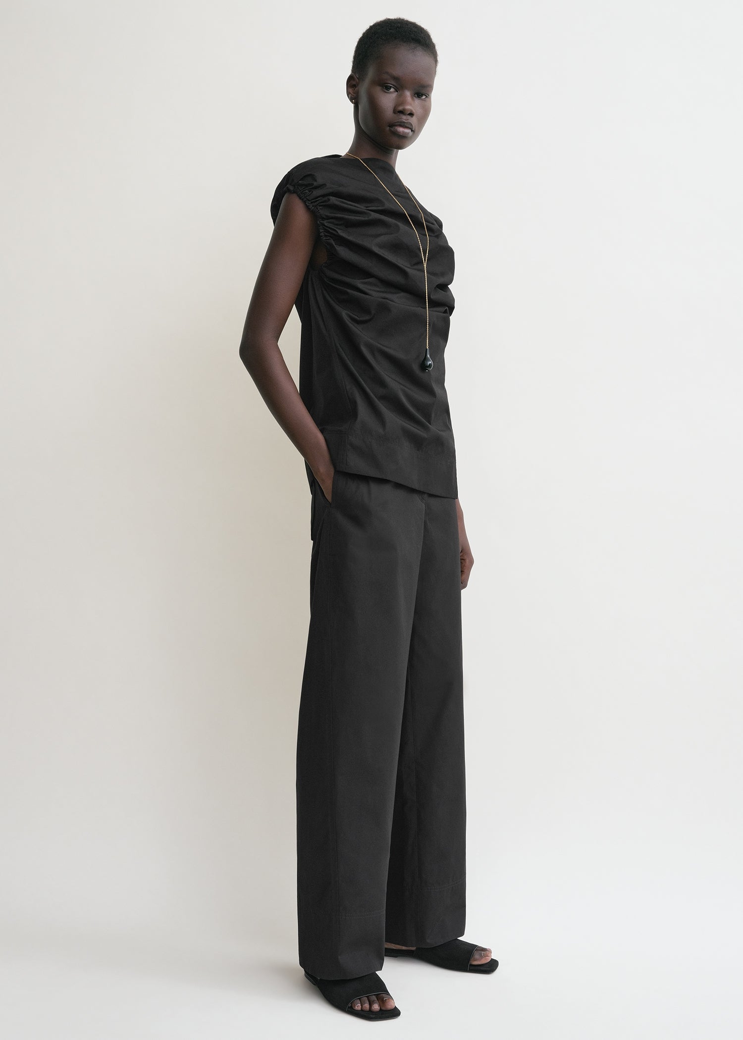 Gathered top black