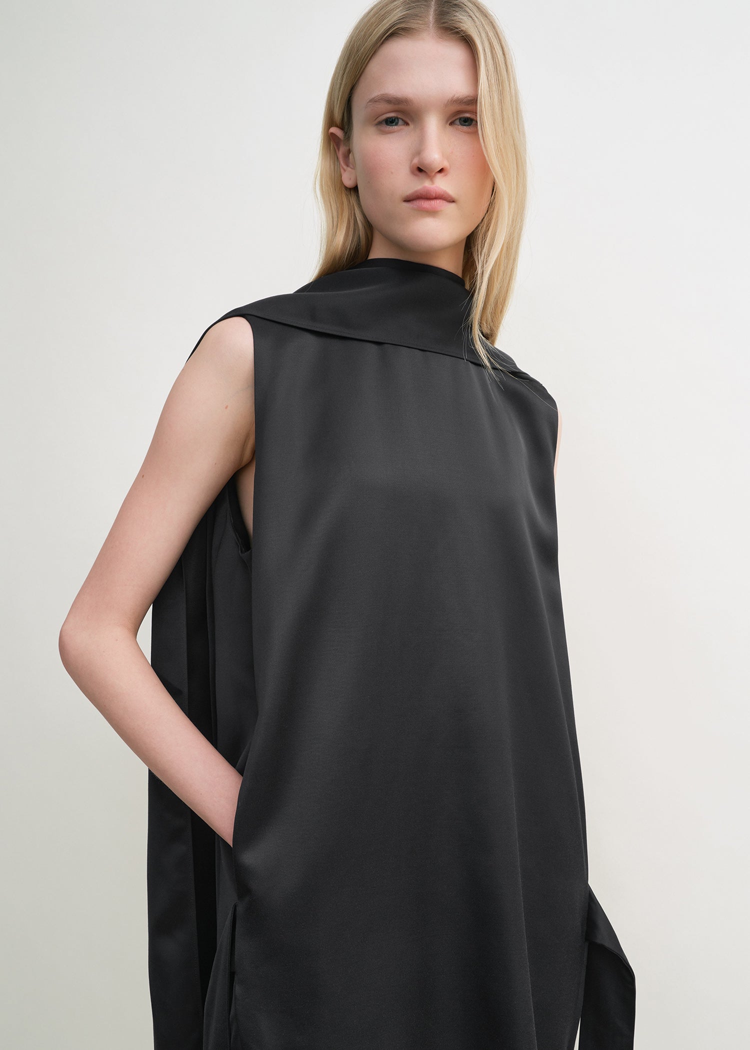 Cocoon scarf dress black
