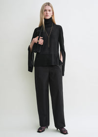 Slit sleeve turtleneck black