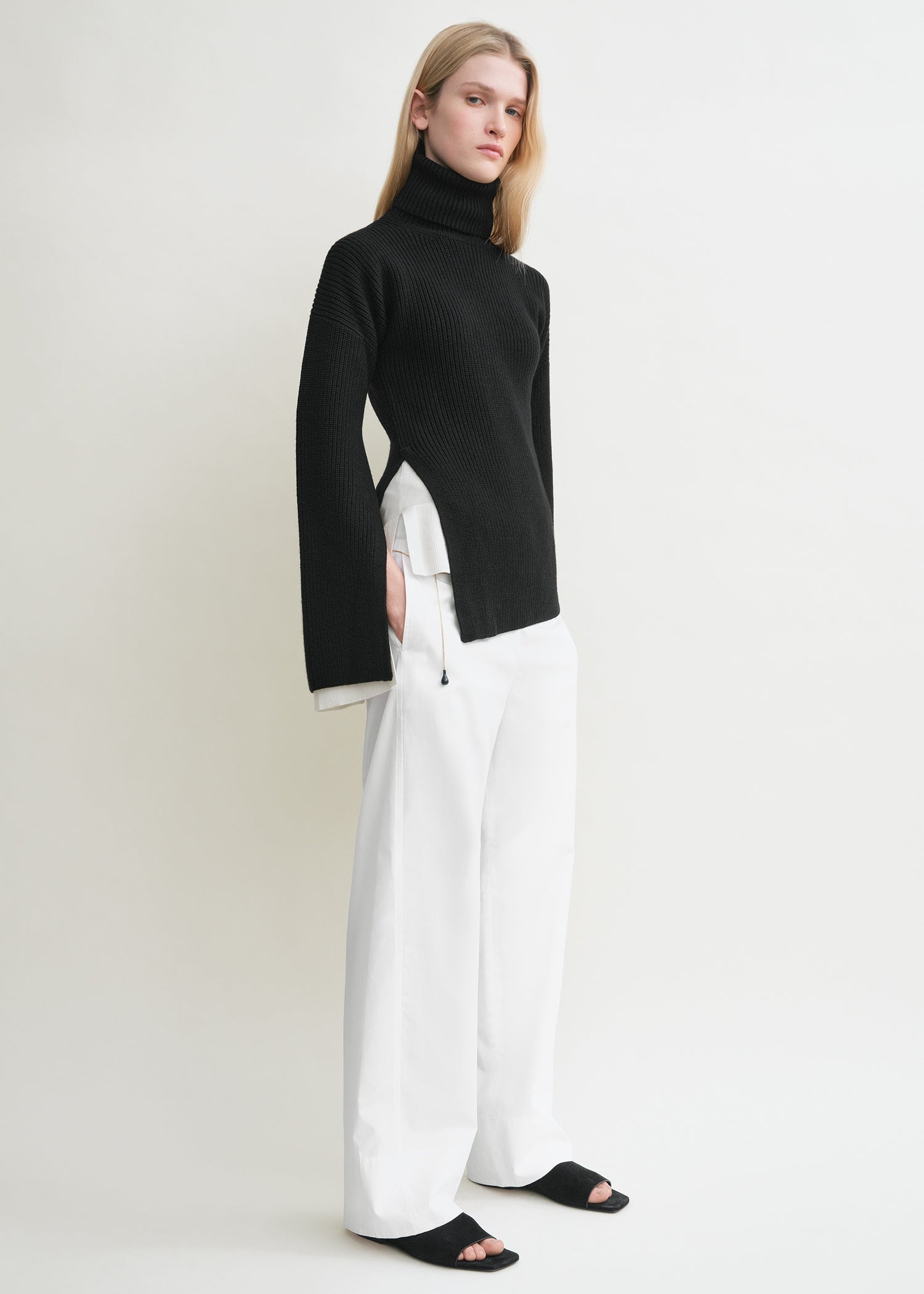 Slit sleeve knit black