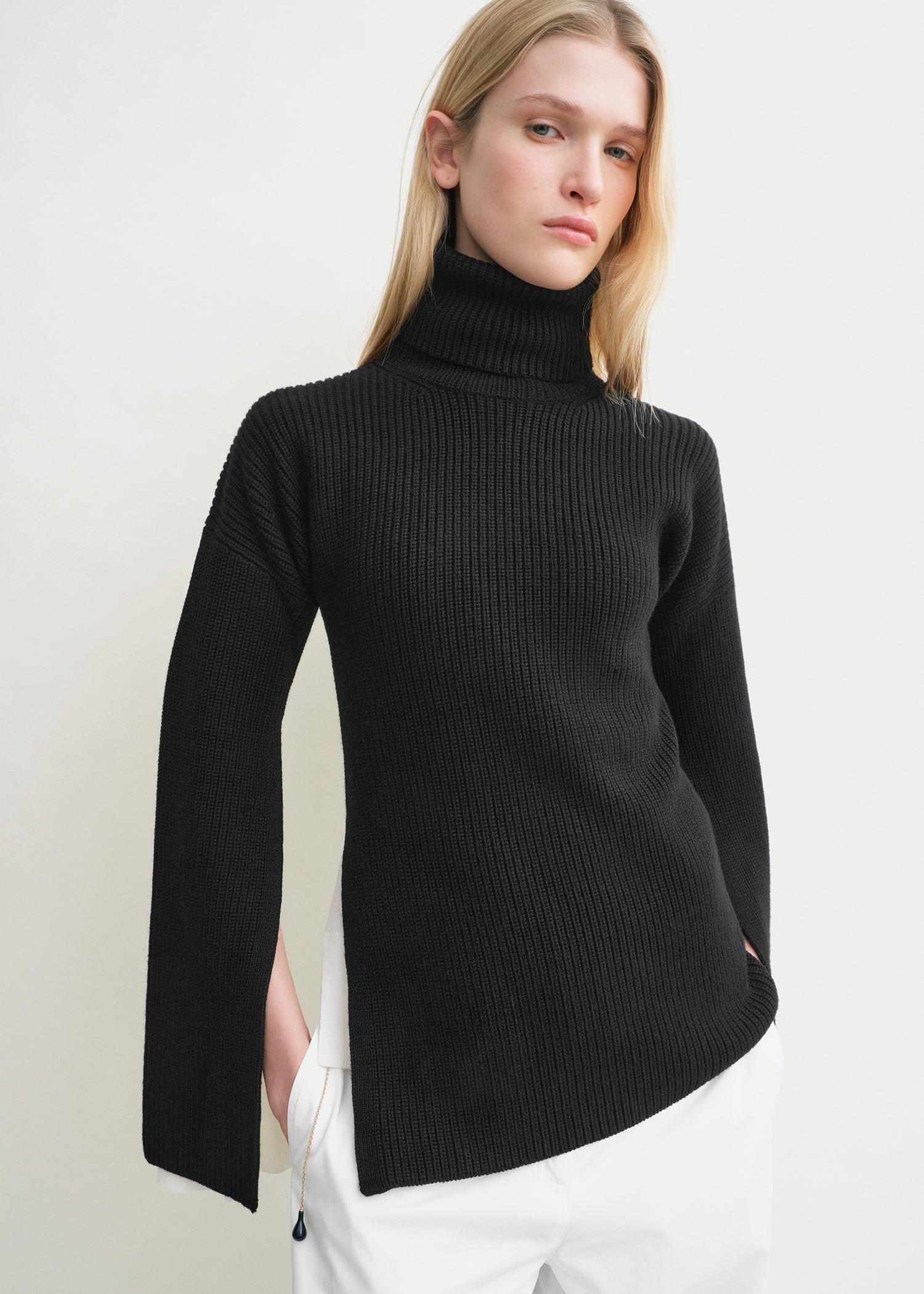 Slit sleeve knit black