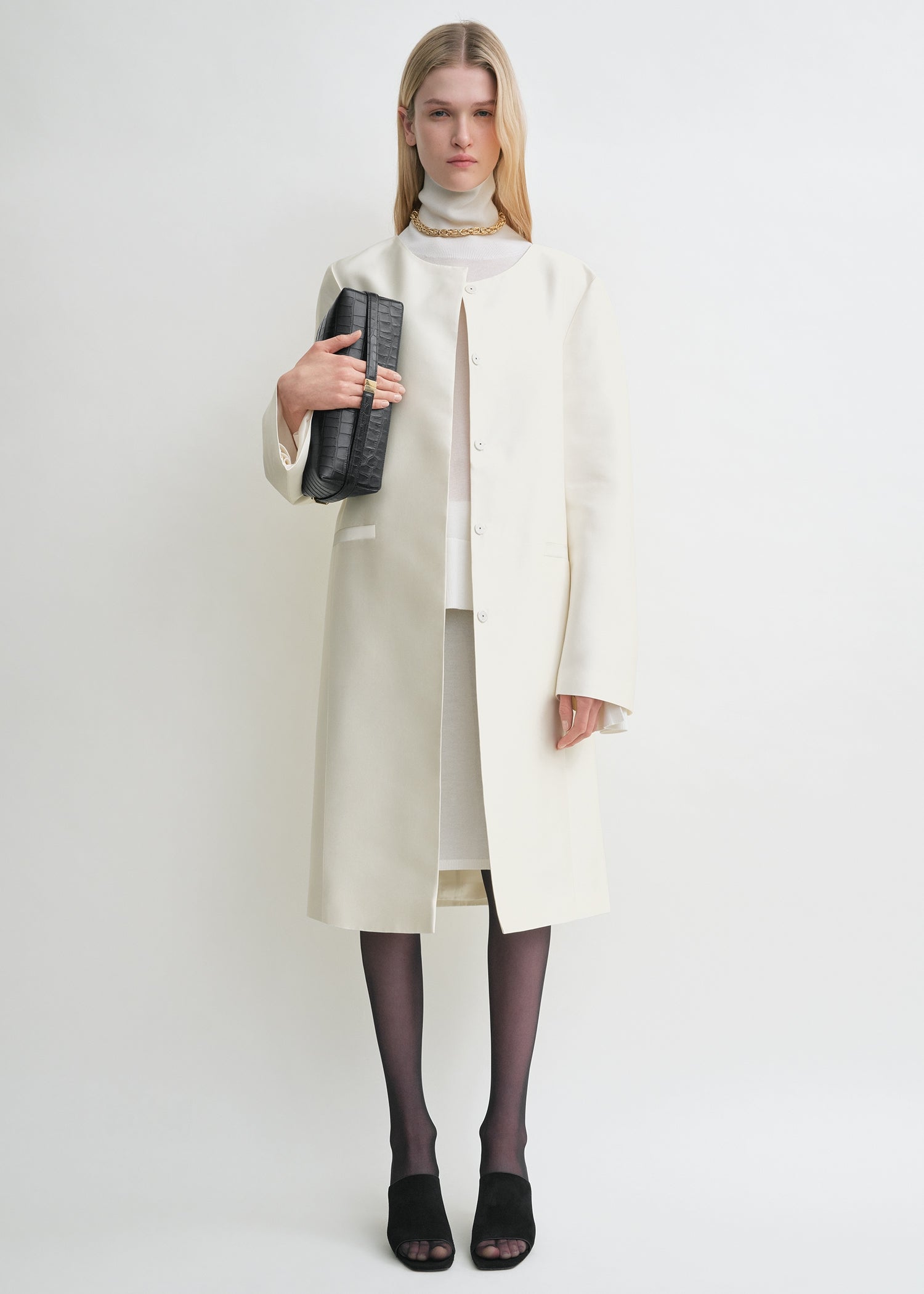 Collarless coat off-white