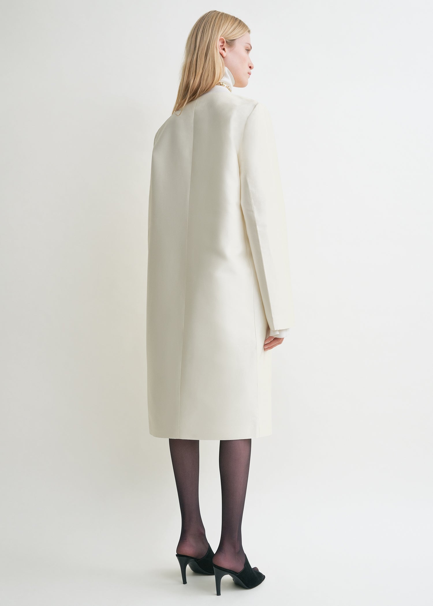 Collarless coat off-white