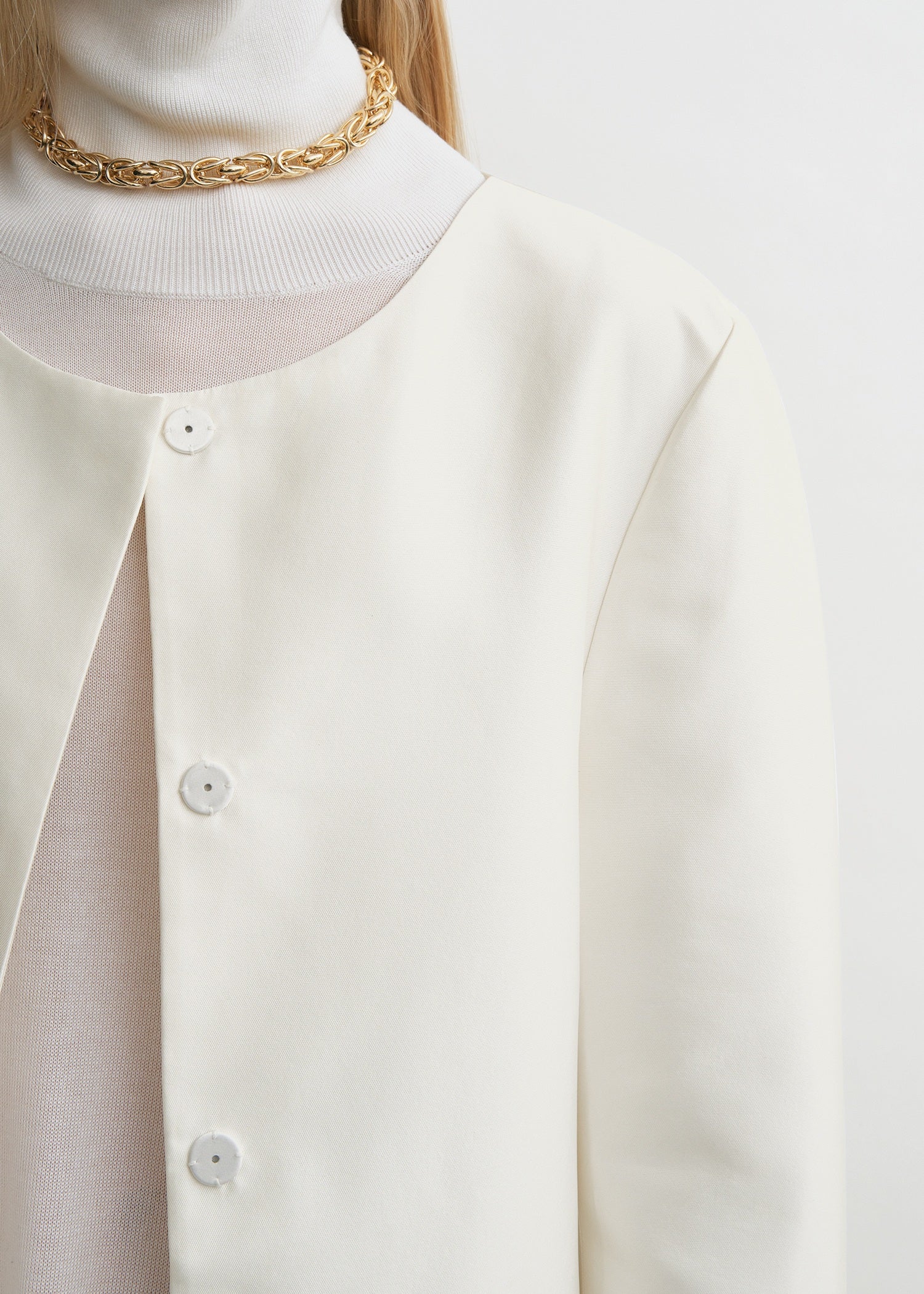 Collarless coat off-white