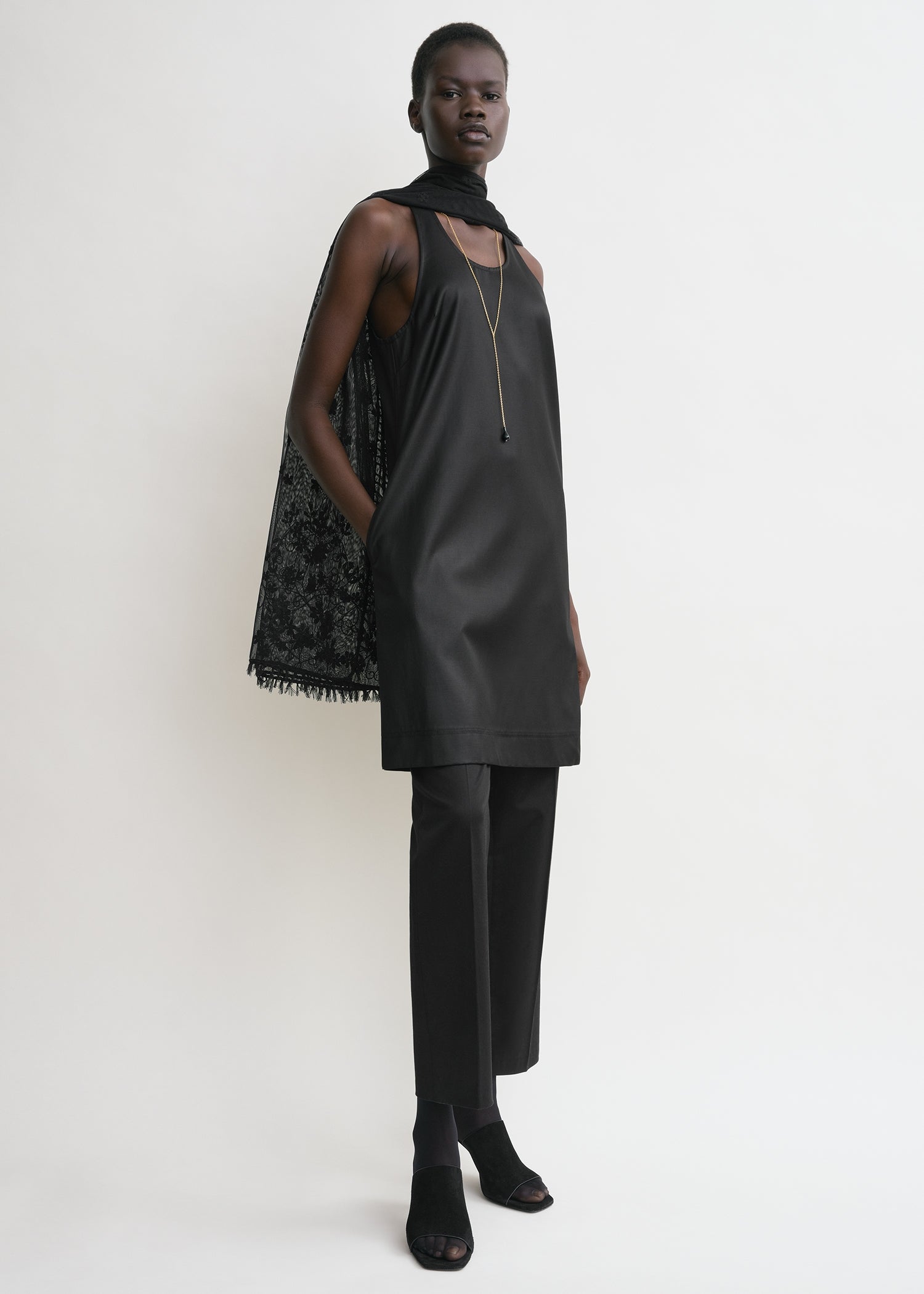 Floral tulle shawl black