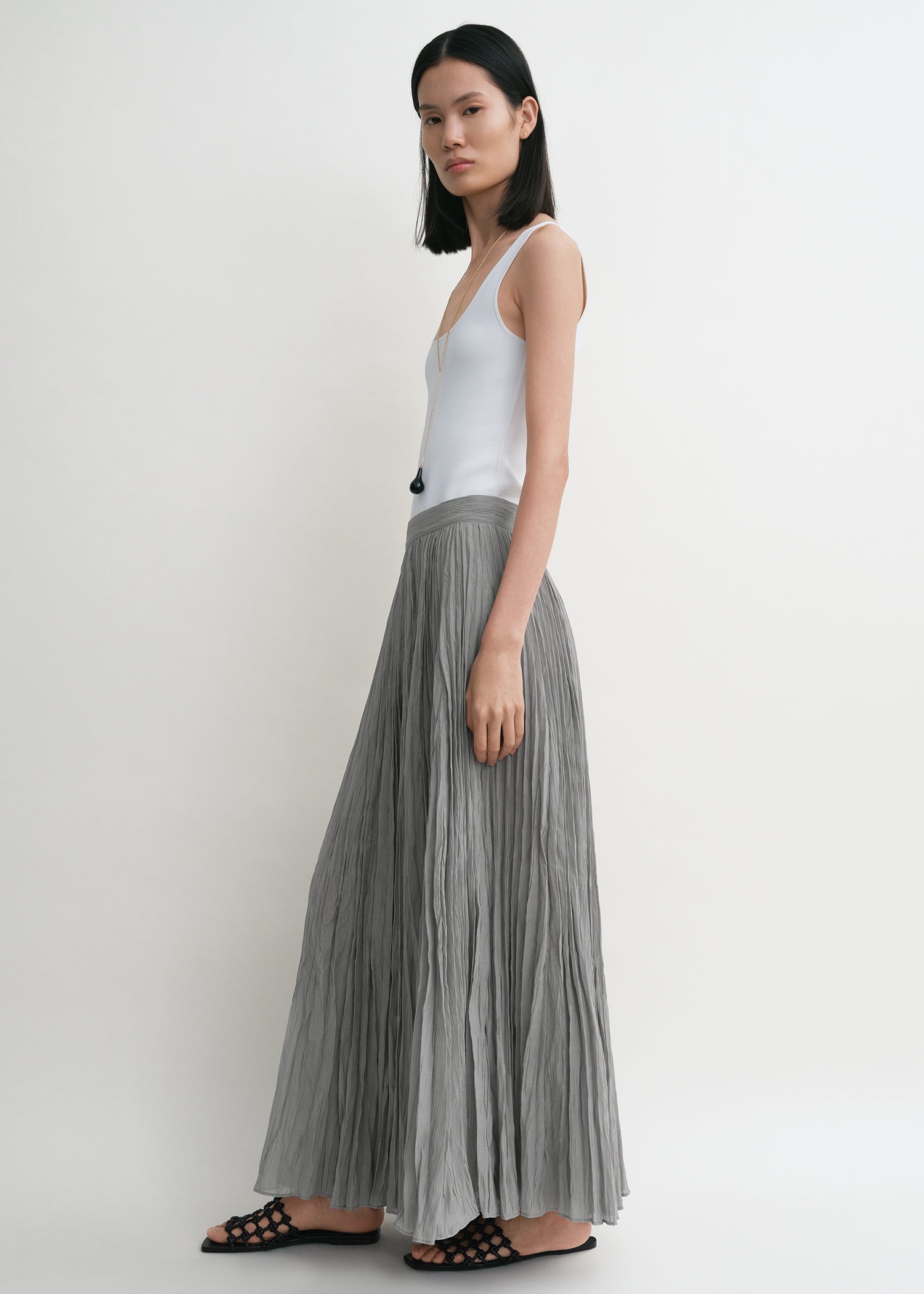 Crinkled plissé skirt pale grey
