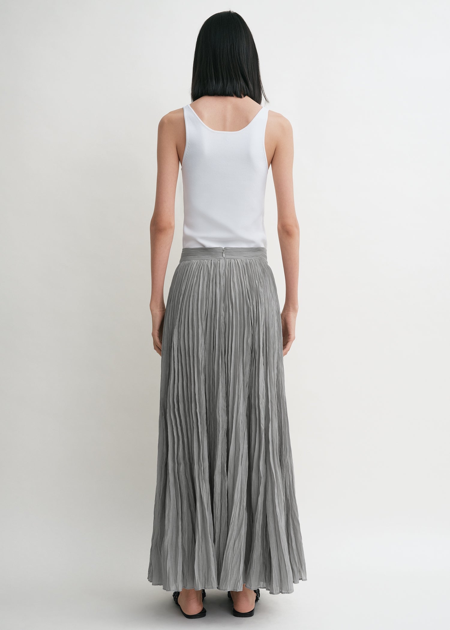 Crinkled plissé skirt pale grey