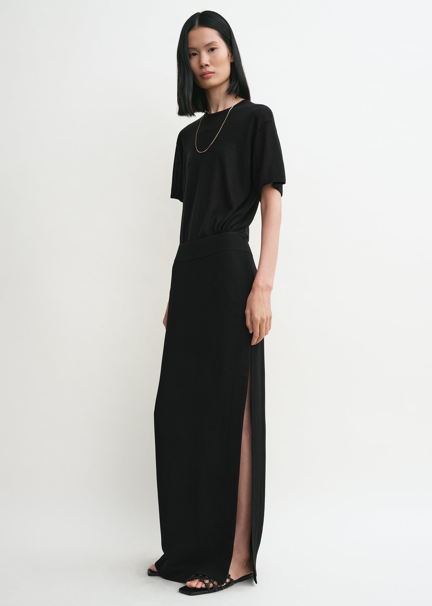 High slit skirt black