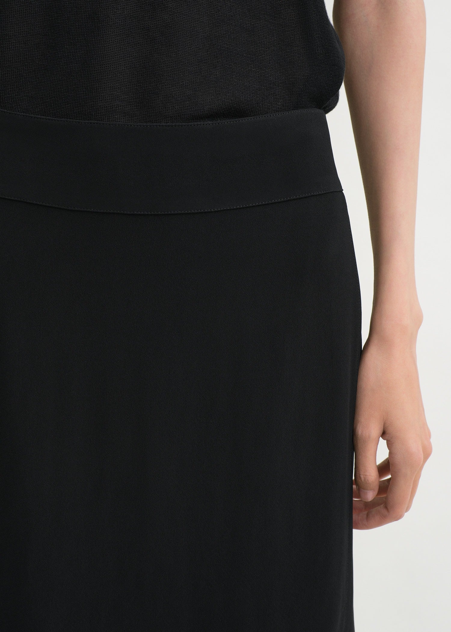 High slit skirt black