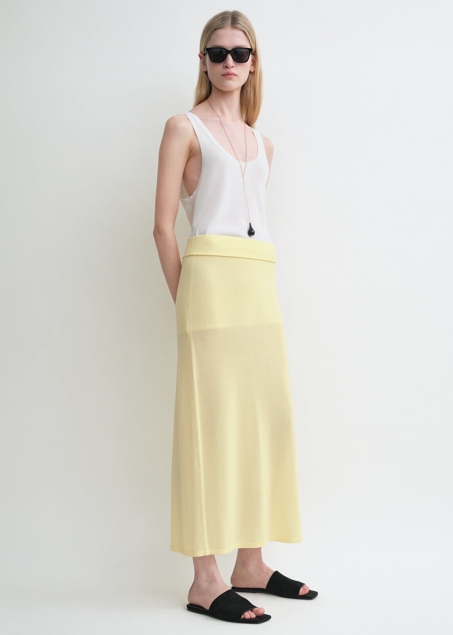 Long knit skirt straw
