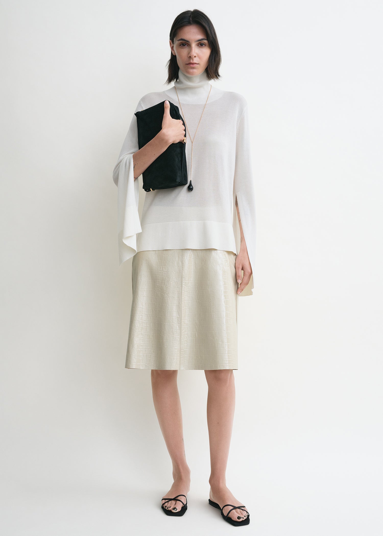 Croco-embossed skirt oyster