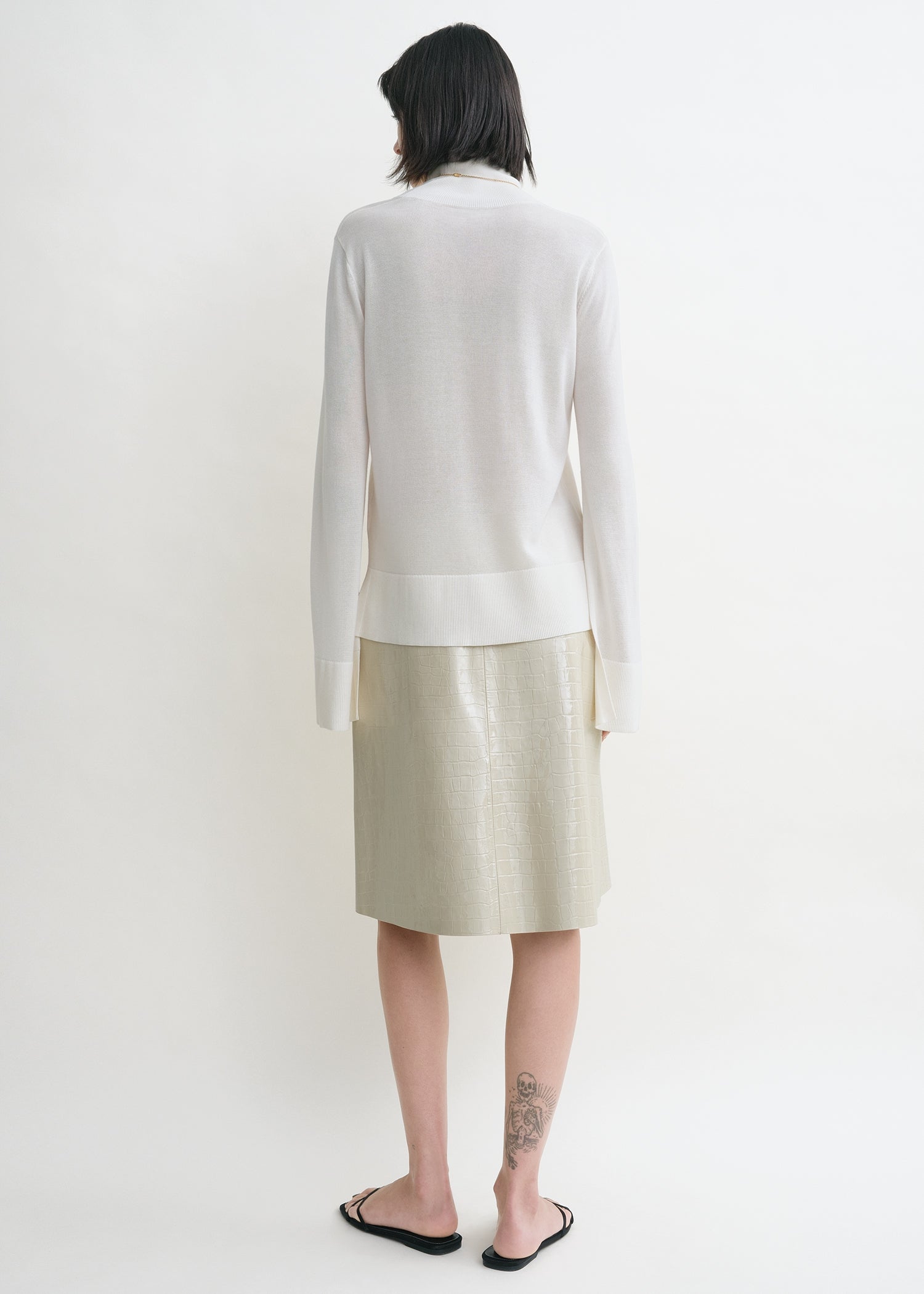 Croco-embossed skirt oyster