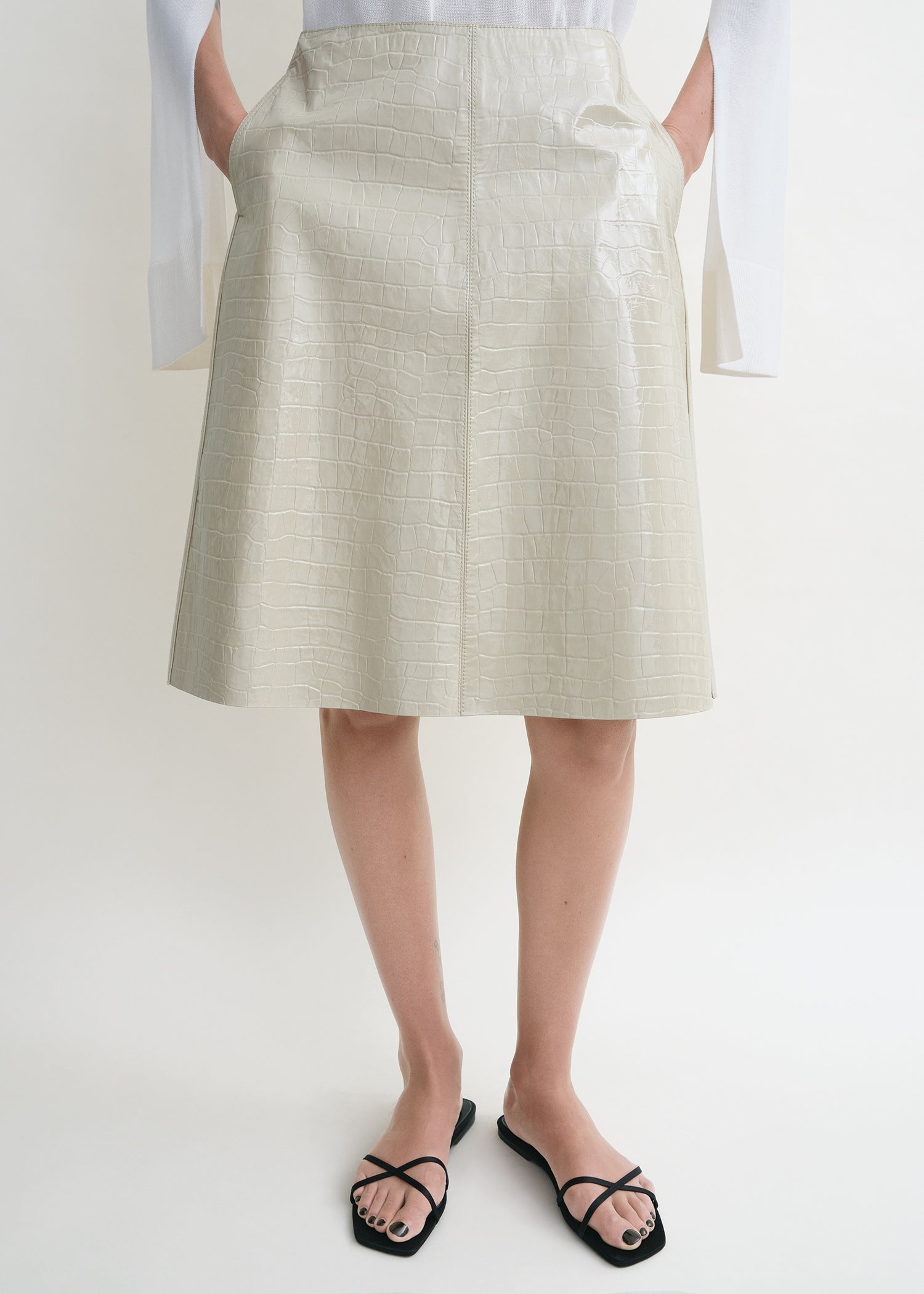 Croco-embossed skirt oyster