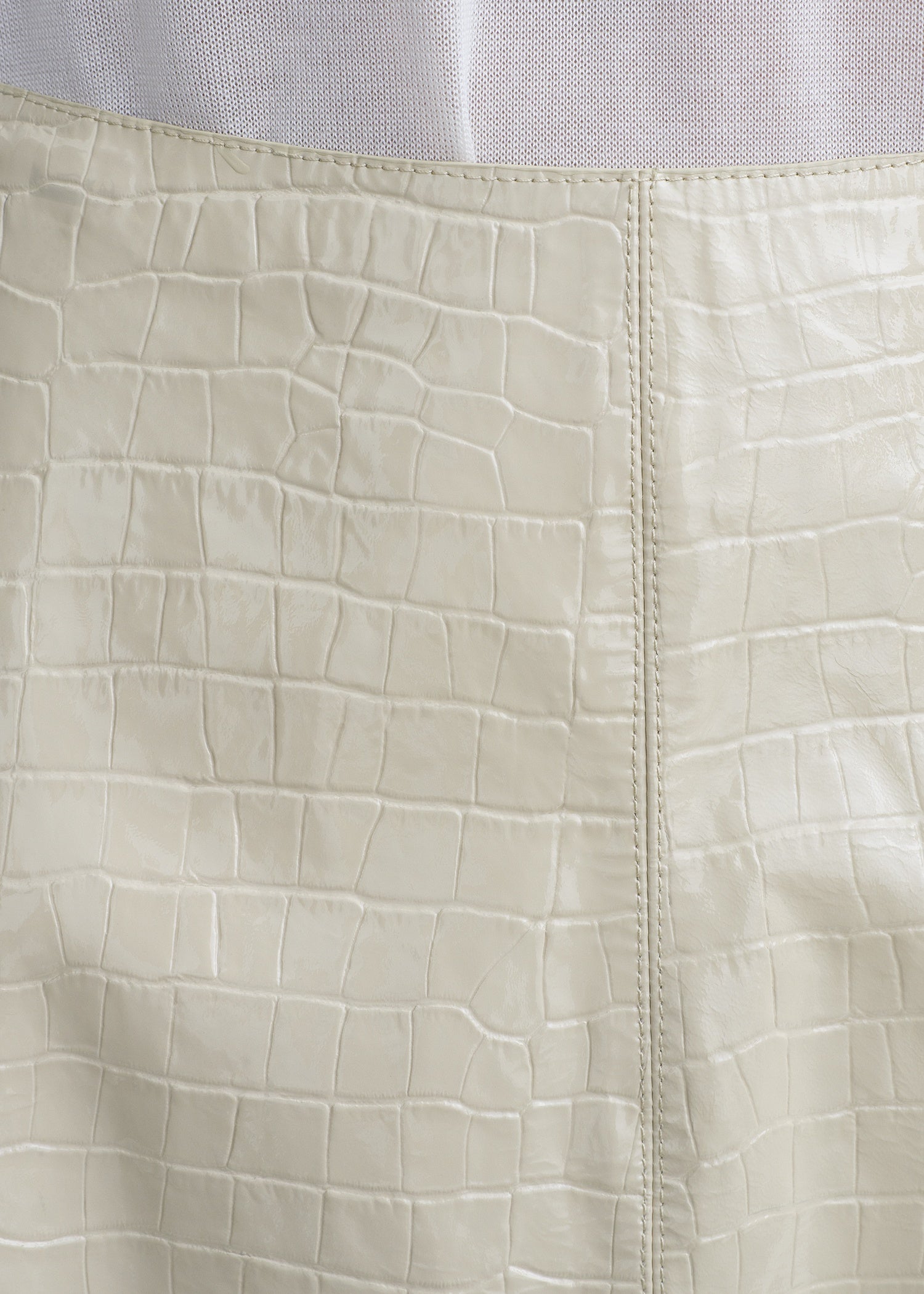 Croco-embossed skirt oyster
