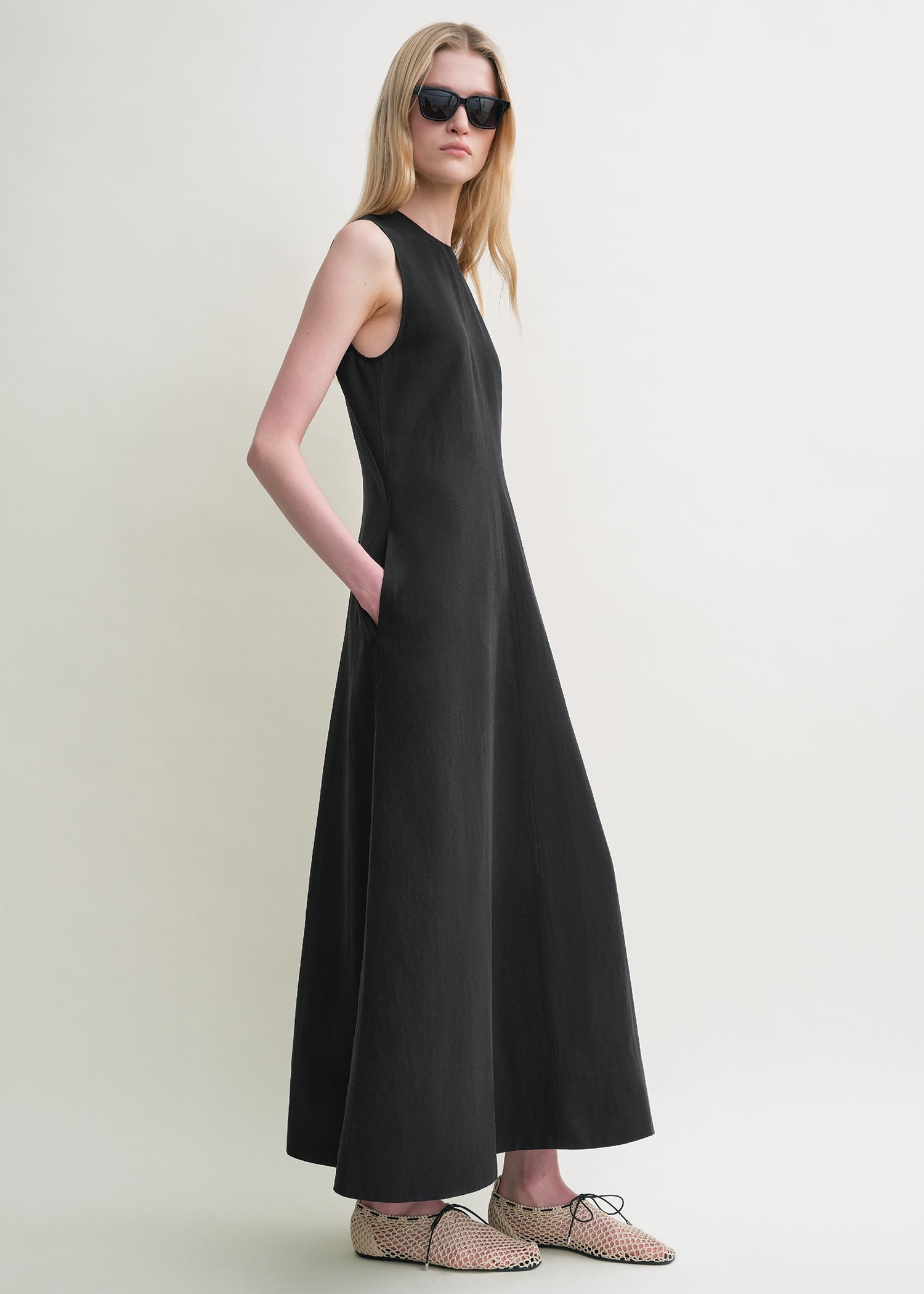 Fluid summer dress black