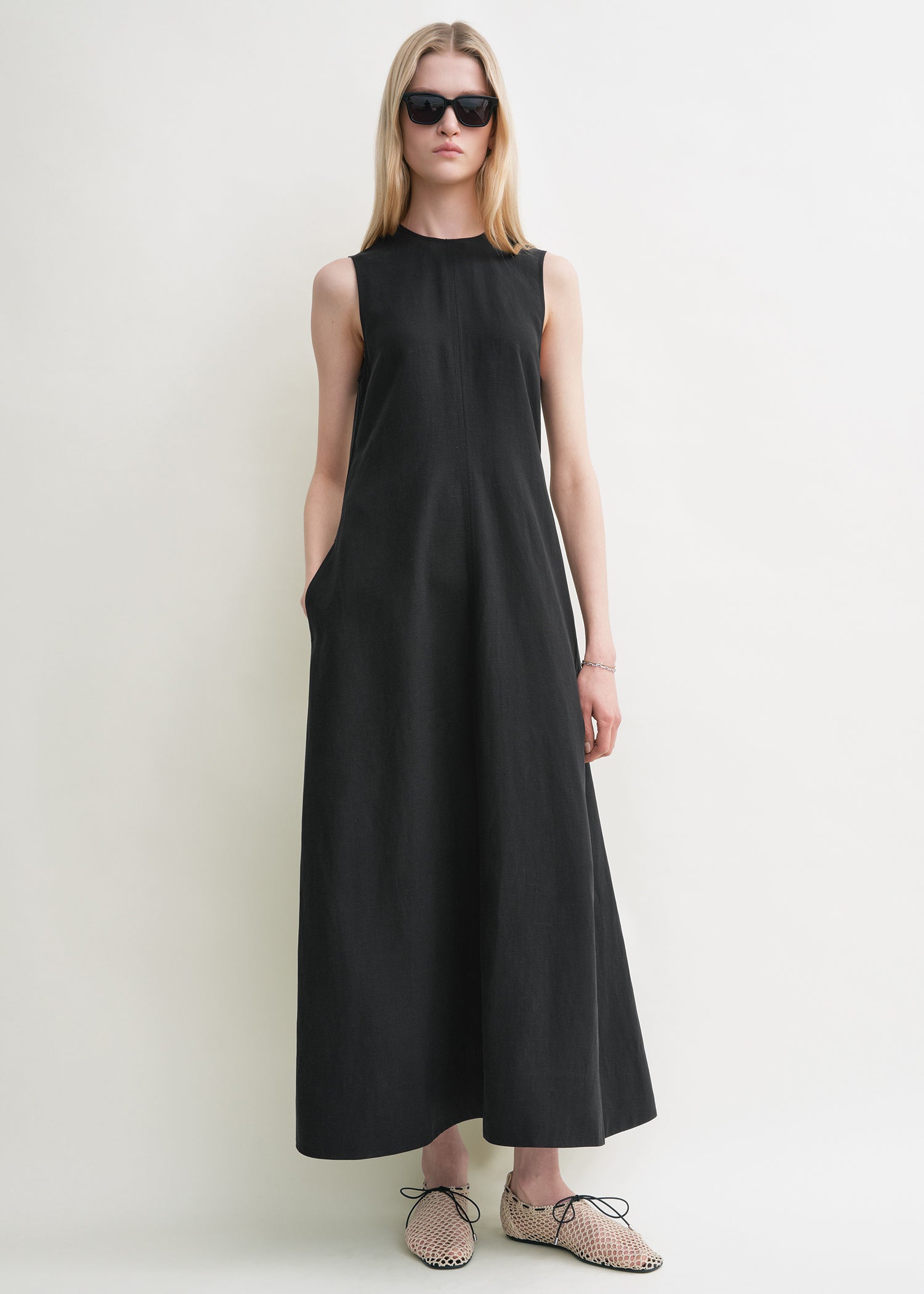 Fluid summer dress black