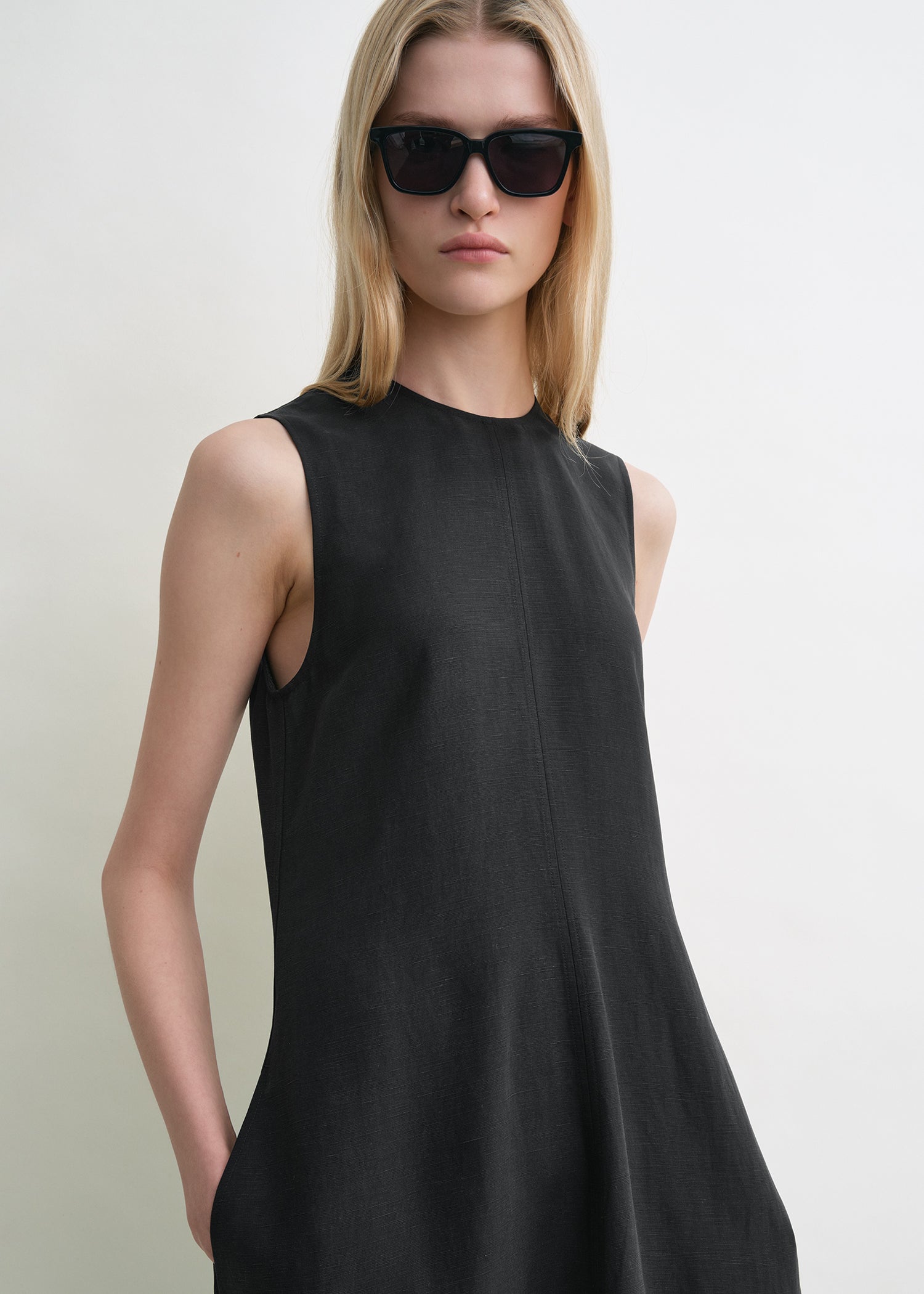 Fluid summer dress black