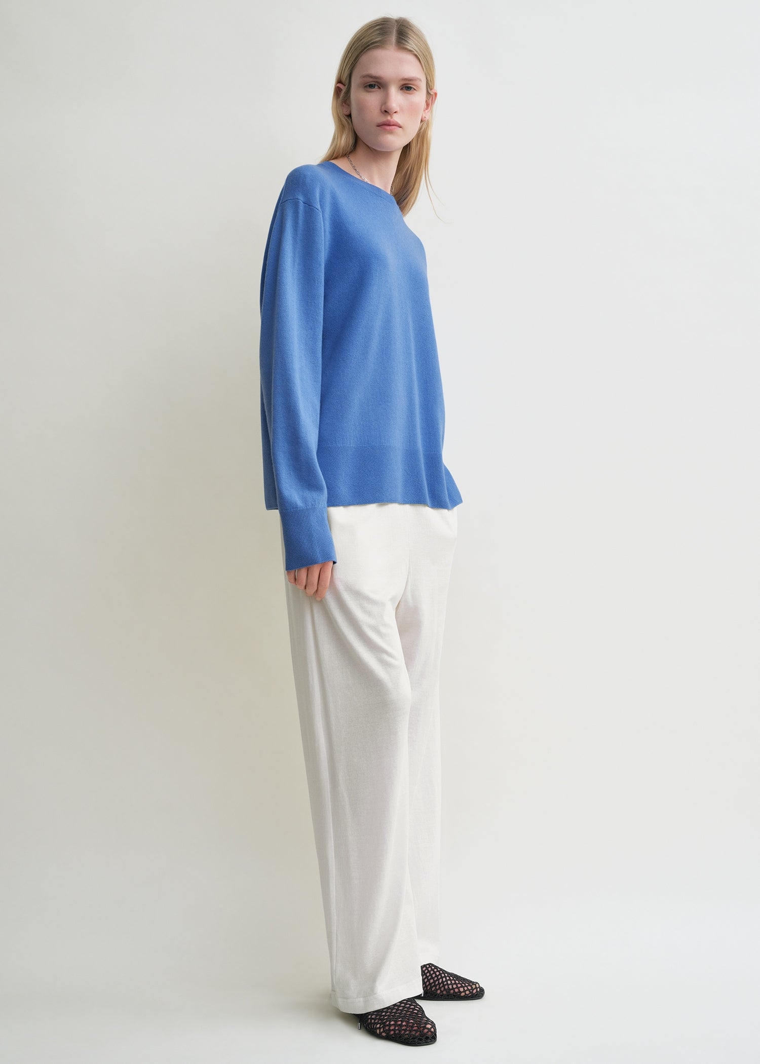 Crew-neck cashmere knit cornflower