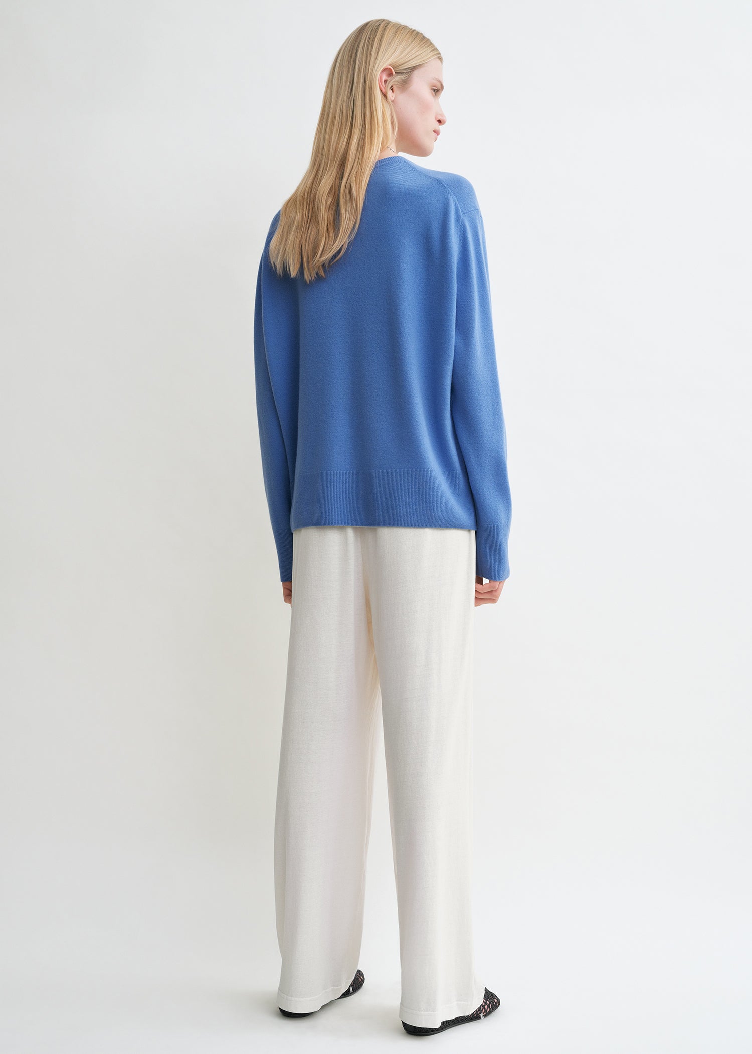 Crew-neck cashmere knit cornflower