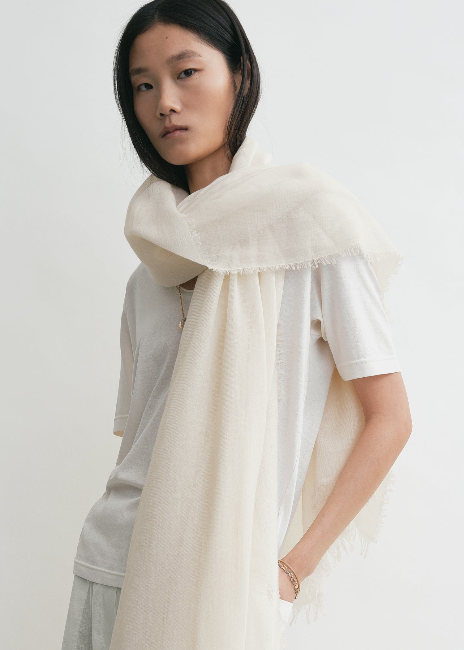 Light wool blanket scarf off-white