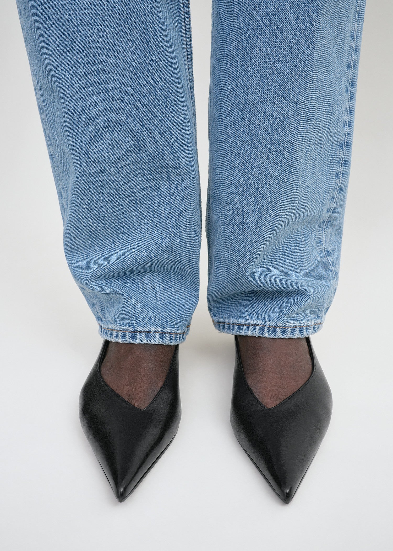 Leather asymmetric ballerinas black
