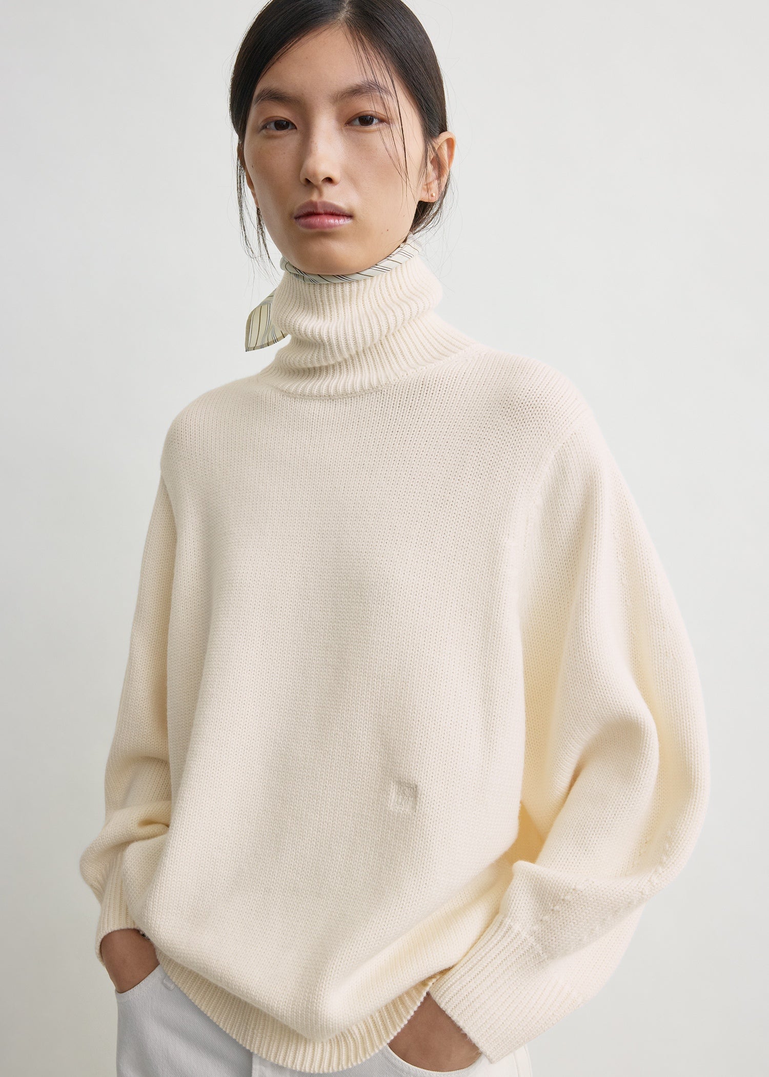 Oversized turtleneck ecru
