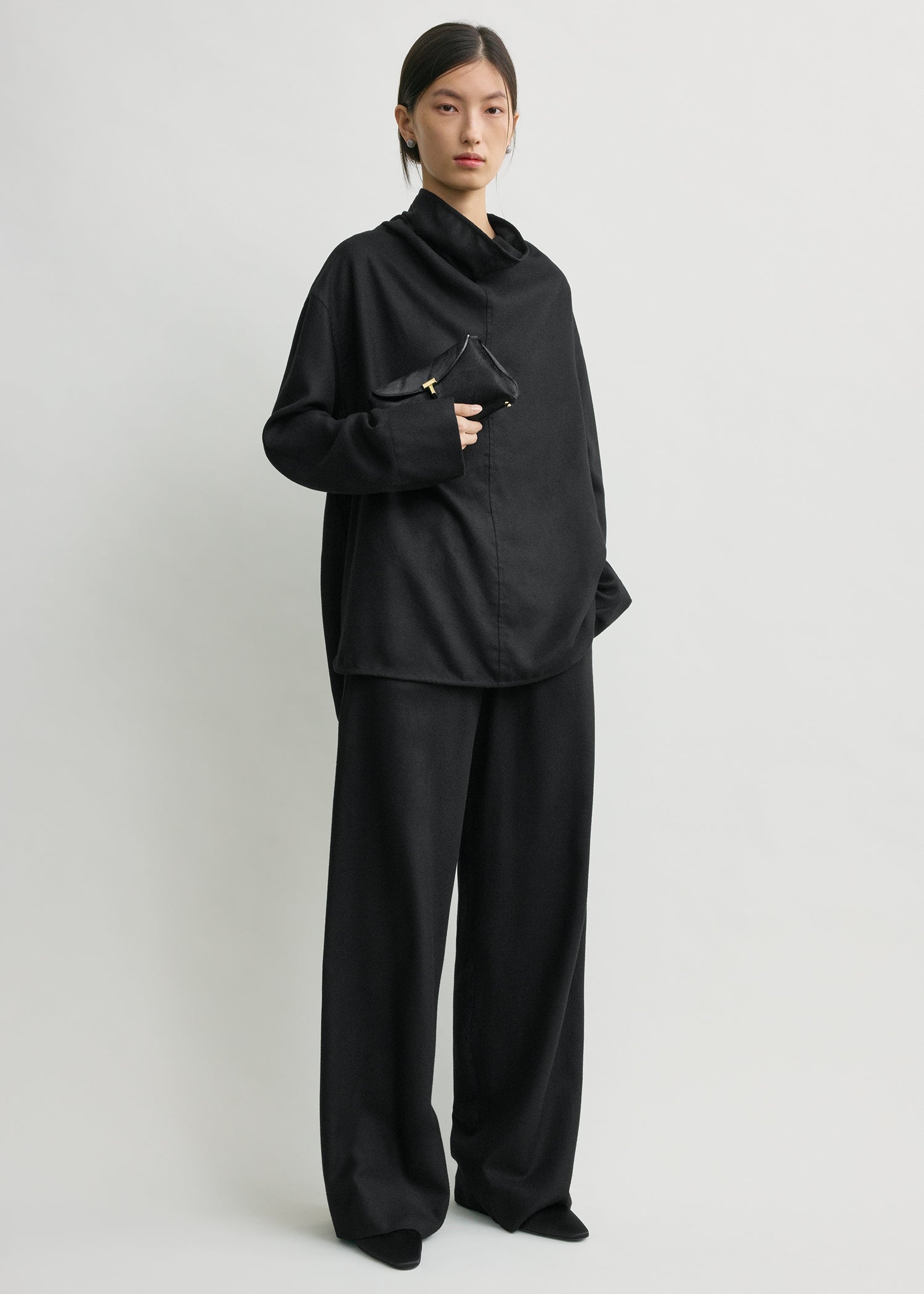 Funnel-neck flannel top black