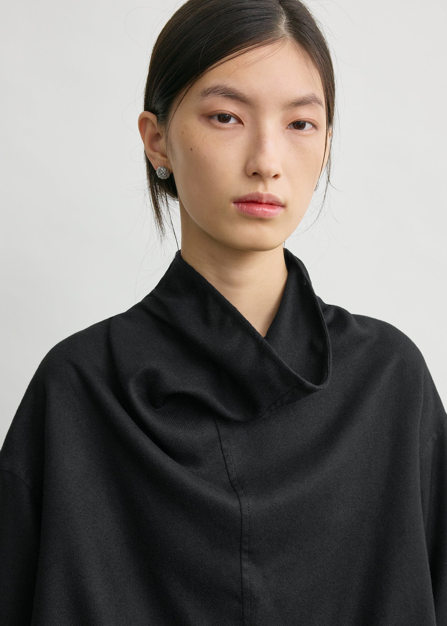 Funnel-neck flannel top black